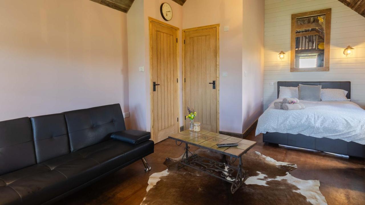 Lake View Lodges 롱멜퍼드 외부 사진