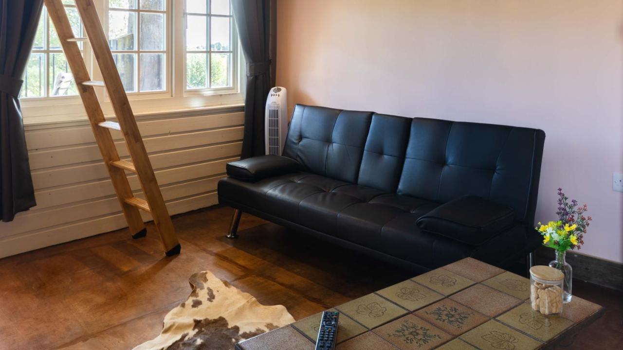 Lake View Lodges 롱멜퍼드 외부 사진